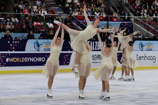 Synchronized Skating - Team Colibris Vienna Senior (AUT) bei der ISU Weltmeisterschaft im Synchroneiskunstlauf am 11.04.2026 in Salzburg, Salzburg, Österreich Salzburg Salzburgarena Salzburg Österreich *** Synchronized Skating Team Colibris Vienna Senior AUT at the ISU World Synchronized Figure Skating Championships on 11 04 2026 in Salzburg, Salzburg, Austria Salzburg Salzburgarena Salzburg Austria