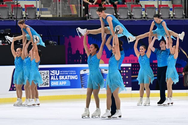 Synchronized Skating - Team Unity Australia (AUS) bei der ISU Weltmeisterschaft im Synchroneiskunstlauf am 11.04.2026 in Salzburg, Salzburg, Österreich Salzburg Salzburgarena Salzburg Österreich *** Synchronized Skating Team Unity Australia AUS at the ISU World Synchronized Figure Skating Championships on 11 04 2026 in Salzburg, Salzburg, Austria Salzburg Salzburgarena Salzburg Austria