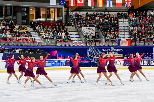 Synchronized Skating - Team United Angels Deutschland (GER) bei der ISU Weltmeisterschaft im Synchroneiskunstlauf am 11.04.2026 in Salzburg, Salzburg, Österreich Salzburg Salzburgarena Salzburg Österreich *** Synchronized Skating Team United Angels Germany GER at the ISU World Synchronized Figure Skating Championships on 11 04 2026 in Salzburg, Salzburg, Austria Salzburg Salzburgarena Salzburg Austria