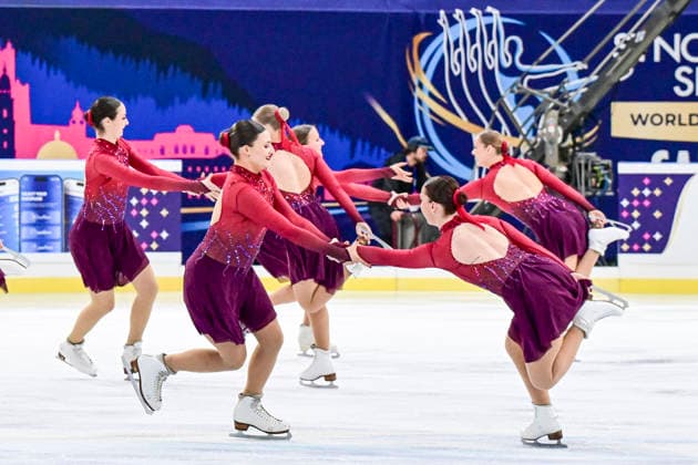 Synchronized Skating - Team United Angels Deutschland (GER) bei der ISU Weltmeisterschaft im Synchroneiskunstlauf am 11.04.2026 in Salzburg, Salzburg, Österreich Salzburg Salzburgarena Salzburg Österreich *** Synchronized Skating Team United Angels Germany GER at the ISU World Synchronized Figure Skating Championships on 11 04 2026 in Salzburg, Salzburg, Austria Salzburg Salzburgarena Salzburg Austria