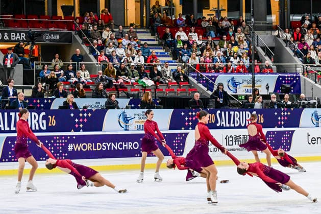 Synchronized Skating - Team United Angels Deutschland (GER) bei der ISU Weltmeisterschaft im Synchroneiskunstlauf am 11.04.2026 in Salzburg, Salzburg, Österreich Salzburg Salzburgarena Salzburg Österreich *** Synchronized Skating Team United Angels Germany GER at the ISU World Synchronized Figure Skating Championships on 11 04 2026 in Salzburg, Salzburg, Austria Salzburg Salzburgarena Salzburg Austria
