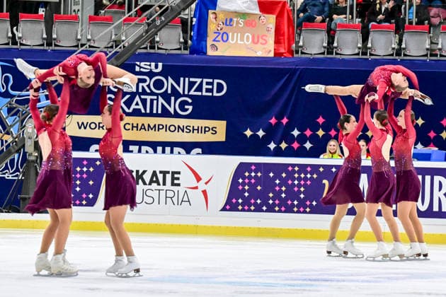 Synchronized Skating - Team United Angels Deutschland (GER) bei der ISU Weltmeisterschaft im Synchroneiskunstlauf am 11.04.2026 in Salzburg, Salzburg, Österreich Salzburg Salzburgarena Salzburg Österreich *** Synchronized Skating Team United Angels Germany GER at the ISU World Synchronized Figure Skating Championships on 11 04 2026 in Salzburg, Salzburg, Austria Salzburg Salzburgarena Salzburg Austria