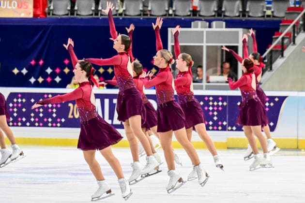 Synchronized Skating - Team United Angels Deutschland (GER) bei der ISU Weltmeisterschaft im Synchroneiskunstlauf am 11.04.2026 in Salzburg, Salzburg, Österreich Salzburg Salzburgarena Salzburg Österreich *** Synchronized Skating Team United Angels Germany GER at the ISU World Synchronized Figure Skating Championships on 11 04 2026 in Salzburg, Salzburg, Austria Salzburg Salzburgarena Salzburg Austria