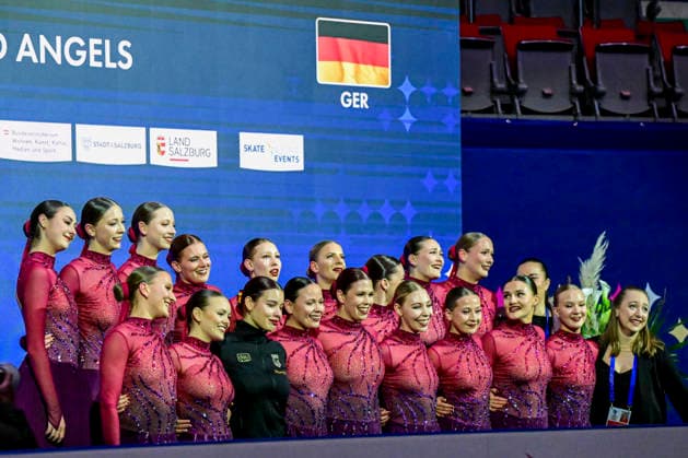 Synchronized Skating - Team United Angels Deutschland (GER) bei der ISU Weltmeisterschaft im Synchroneiskunstlauf am 11.04.2026 in Salzburg, Salzburg, Österreich Salzburg Salzburgarena Salzburg Österreich *** Synchronized Skating Team United Angels Germany GER at the ISU World Synchronized Figure Skating Championships on 11 04 2026 in Salzburg, Salzburg, Austria Salzburg Salzburgarena Salzburg Austria
