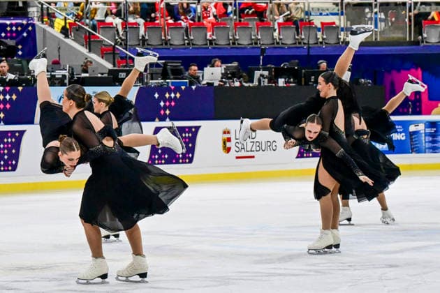 Synchronized Skating - Team Cool Dreams Schweiz (SUI) bei der ISU Weltmeisterschaft im Synchroneiskunstlauf am 11.04.2026 in Salzburg, Salzburg, Österreich Salzburg Salzburgarena Salzburg Österreich *** Synchronized Skating Team Cool Dreams Switzerland SUI at the ISU World Synchronized Figure Skating Championships on 11 04 2026 in Salzburg, Salzburg, Austria Salzburg Salzburgarena Salzburg Austria