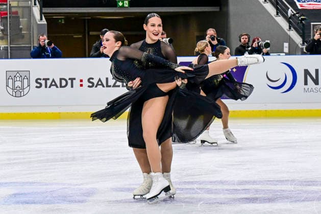Synchronized Skating - Team Cool Dreams Schweiz (SUI) bei der ISU Weltmeisterschaft im Synchroneiskunstlauf am 11.04.2026 in Salzburg, Salzburg, Österreich Salzburg Salzburgarena Salzburg Österreich *** Synchronized Skating Team Cool Dreams Switzerland SUI at the ISU World Synchronized Figure Skating Championships on 11 04 2026 in Salzburg, Salzburg, Austria Salzburg Salzburgarena Salzburg Austria