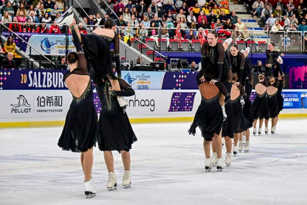 Synchronized Skating - Team Cool Dreams Schweiz (SUI) bei der ISU Weltmeisterschaft im Synchroneiskunstlauf am 11.04.2026 in Salzburg, Salzburg, Österreich Salzburg Salzburgarena Salzburg Österreich *** Synchronized Skating Team Cool Dreams Switzerland SUI at the ISU World Synchronized Figure Skating Championships on 11 04 2026 in Salzburg, Salzburg, Austria Salzburg Salzburgarena Salzburg Austria