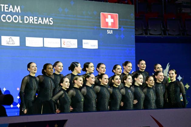 Synchronized Skating - Team Cool Dreams Schweiz (SUI) bei der ISU Weltmeisterschaft im Synchroneiskunstlauf am 11.04.2026 in Salzburg, Salzburg, Österreich Salzburg Salzburgarena Salzburg Österreich *** Synchronized Skating Team Cool Dreams Switzerland SUI at the ISU World Synchronized Figure Skating Championships on 11 04 2026 in Salzburg, Salzburg, Austria Salzburg Salzburgarena Salzburg Austria
