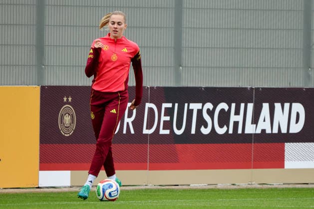 Herzogenaurach, Deutschland, 12. April 2026: Länderspielmaßnahme Vorbereitung auf das Frauen WM-Qualifikationsspiel gegen Österreich - Training in Herzogenaurach Im Bild: Laura Freigang (Deutschland) Copyright: HMBxMedia MadeleinexFantini