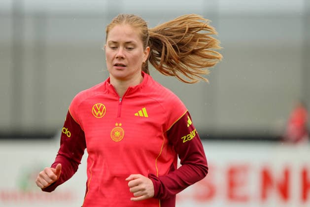 Herzogenaurach, Deutschland, 12. April 2026: Länderspielmaßnahme Vorbereitung auf das Frauen WM-Qualifikationsspiel gegen Österreich - Training in Herzogenaurach Im Bild: Sjoeke Nüsken Nuesken (Deutschland) Copyright: HMBxMedia MadeleinexFantini