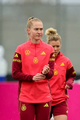 Herzogenaurach, Deutschland, 12. April 2026: Länderspielmaßnahme Vorbereitung auf das Frauen WM-Qualifikationsspiel gegen Österreich - Training in Herzogenaurach Im Bild: Janina Minge (Deutschland) Copyright: HMBxMedia MadeleinexFantini