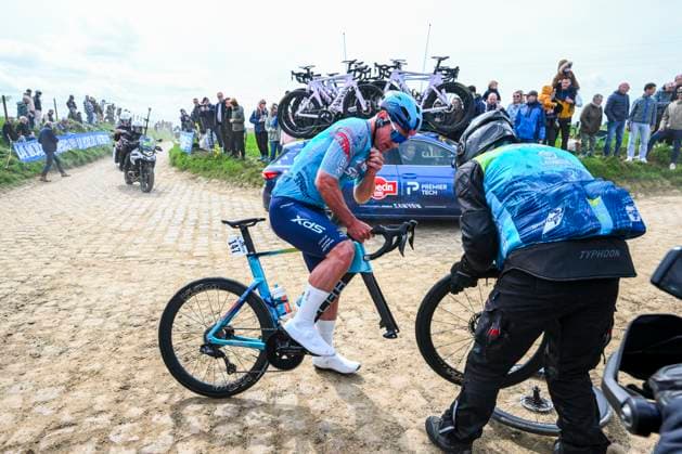 Paris - Roubaix Hauts-de-France 2026 Cycling Race ROUBAIX, FRANCE - APRIL 12 : Syritsa Gleb (RUS) of XDS Astana Team coping with a flat tire during the 123rd edition of Paris - Roubaix Hauts-de-France an UCI World Tour 1.UWT one day cycling road race for Men Elite of 258 km with start in Compiegne and finish in Roubaix on April 12, 2026 in Roubaix, France, 12 04 2026 ( Motordriver Kenny Verfaillie - Roubaix France  Copyright: xVincentxKalutx