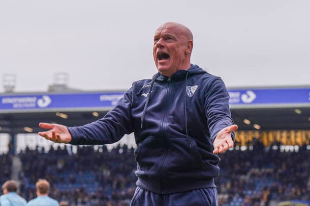 Deutschland: Fussball 2. Bundesliga 2025 - 2026, 29. Spieltag - VfL Bochum vs Eintracht Braunschweig - Vonovia Ruhrstadion: Uwe Rösler Uwe Roesler Uwe Rosler (Trainer, VfL Bochum) Geste, Gestik, Emotion, Mimik, Gesichtsausdruck