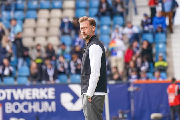 Deutschland: Fussball 2. Bundesliga 2025 - 2026, 29. Spieltag - VfL Bochum vs Eintracht Braunschweig - Vonovia Ruhrstadion: Lars Kornetka (Trainer, Eintracht Braunschweig) Mimik, Gesichtsausdruck, Emotion