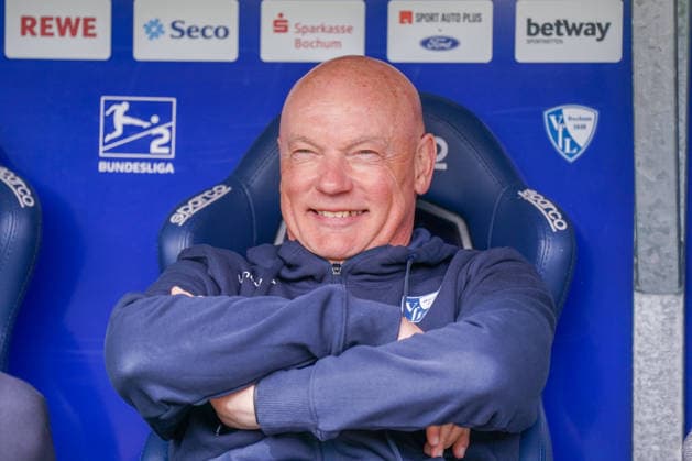Deutschland: Fussball 2. Bundesliga 2025 - 2026, 29. Spieltag - VfL Bochum vs Eintracht Braunschweig - Vonovia Ruhrstadion: Uwe Rösler Uwe Roesler Uwe Rosler (Trainer, VfL Bochum) Geste, Gestik, Emotion, Mimik, Gesichtsausdruck
