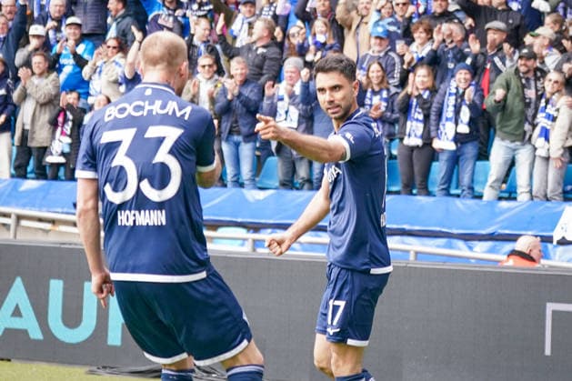 Deutschland: Fussball 2. Bundesliga 2025 - 2026, 29. Spieltag - VfL Bochum vs Eintracht Braunschweig - Vonovia Ruhrstadion: Tor und Torjubel zum 1:0 durch Gerrit Holtmann (VfL Bochum, 17) Freude, Emotionen, Jubel