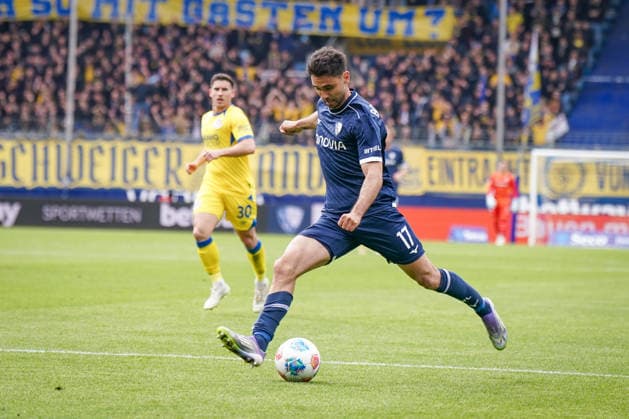 Deutschland: Fussball 2. Bundesliga 2025 - 2026, 29. Spieltag - VfL Bochum vs Eintracht Braunschweig - Vonovia Ruhrstadion: Tor und Torjubel zum 1:0 durch Gerrit Holtmann (VfL Bochum, 17) Freude, Emotionen, Jubel