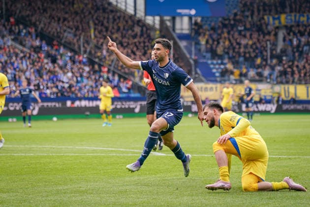 Deutschland: Fussball 2. Bundesliga 2025 - 2026, 29. Spieltag - VfL Bochum vs Eintracht Braunschweig - Vonovia Ruhrstadion: Tor und Torjubel zum 1:0 durch Gerrit Holtmann (VfL Bochum, 17) Freude, Emotionen, Jubel