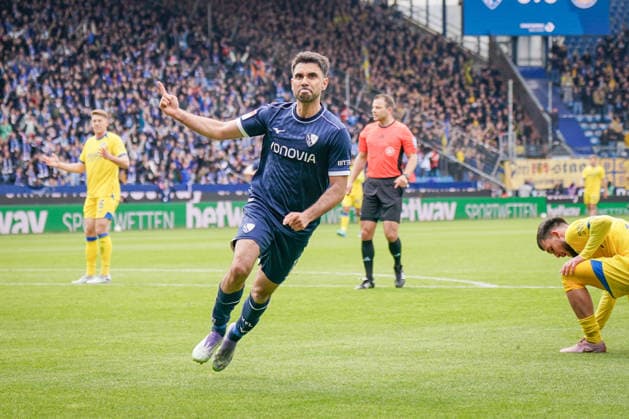 Deutschland: Fussball 2. Bundesliga 2025 - 2026, 29. Spieltag - VfL Bochum vs Eintracht Braunschweig - Vonovia Ruhrstadion: Tor und Torjubel zum 1:0 durch Gerrit Holtmann (VfL Bochum, 17) Freude, Emotionen, Jubel