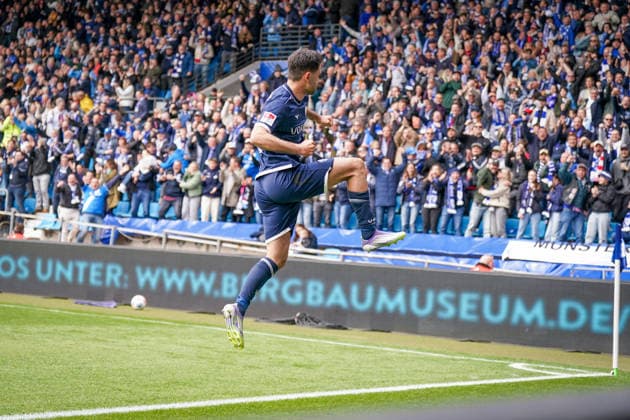 Deutschland: Fussball 2. Bundesliga 2025 - 2026, 29. Spieltag - VfL Bochum vs Eintracht Braunschweig - Vonovia Ruhrstadion: Tor und Torjubel zum 1:0 durch Gerrit Holtmann (VfL Bochum, 17) Freude, Emotionen, Jubel