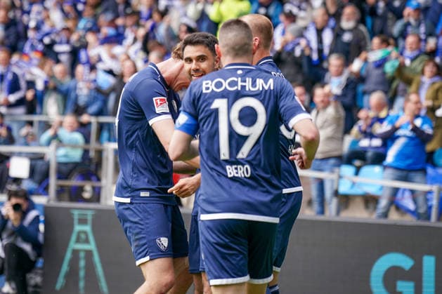 Deutschland: Fussball 2. Bundesliga 2025 - 2026, 29. Spieltag - VfL Bochum vs Eintracht Braunschweig - Vonovia Ruhrstadion: Tor und Torjubel zum 1:0 durch Gerrit Holtmann (VfL Bochum, 17) Freude, Emotionen, Jubel
