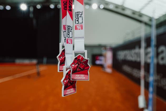TENNIS - WTA, Tennis Damen Upper Austria Ladies Linz LINZ,AUSTRIA,12.APR.26 - TENNIS - WTA Tour, Upper Austria Ladies Linz. Image shows the medals.  GEPAxpictures xAlexanderxSolc