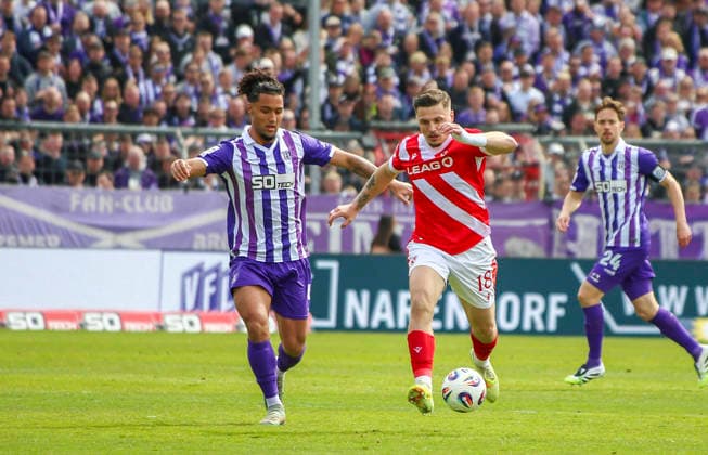 Deutschland: 3. Liga 2025 2026, 33. Spieltag - VfL Osnabrück vs Energie Cottbus - Bremer Brücke (Osnabrück): Erik Engelhardt (Energie Cottbus, 18) YiÄüit Karademir Yigit Karademir (VfL Osnabrück, 4) Osnabrück *** Germany 3 Liga 2025 2026, 33 Matchday VfL Osnabrück vs Energie Cottbus Bremer Brücke Osnabrück Erik Engelhardt Energie Cottbus, 18 YiÄüit Karademir Yigit Karademir VfL Osnabrück, 4 Osnabrück Copyright: xAymanxAlahmedx
