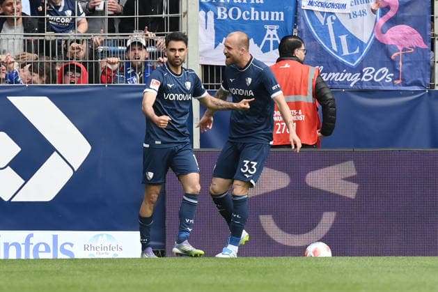 Jubel 1:0 v.li., Gerrit Holtmann (VfL Bochum), Philipp Hofmann (VfL Bochum) 12.04.2026, Fussball 2. Bundesliga, Saison 2025 2026, 29. Spieltag, VfL Bochum - Eintracht Braunschweig DFL regulations prohibit any use of photographs as image sequences and or quasi-video Bochum Vonovia Ruhrstadion Nordrhein Westfalen Deutschland