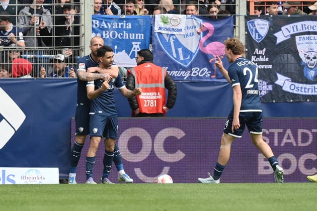 Jubel 1:0 v.li., Philipp Hofmann (VfL Bochum), Gerrit Holtmann (VfL Bochum), Mats Pannewig (VfL Bochum) 12.04.2026, Fussball 2. Bundesliga, Saison 2025 2026, 29. Spieltag, VfL Bochum - Eintracht Braunschweig DFL regulations prohibit any use of photographs as image sequences and or quasi-video Bochum Vonovia Ruhrstadion Nordrhein Westfalen Deutschland