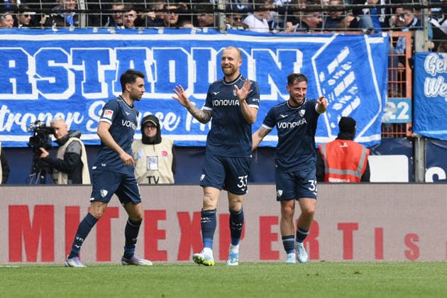 Jubel Bochum, v.li., Gerrit Holtmann (VfL Bochum), Philipp Hofmann (VfL Bochum), Maximilian Wittek (VfL Bochum) 12.04.2026, Fussball 2. Bundesliga, Saison 2025 2026, 29. Spieltag, VfL Bochum - Eintracht Braunschweig DFL regulations prohibit any use of photographs as image sequences and or quasi-video Bochum Vonovia Ruhrstadion Nordrhein Westfalen Deutschland