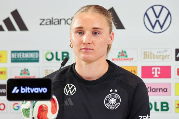 Herzogenaurach, Deutschland, 12. April 2026: Länderspielmaßnahme Vorbereitung auf das Frauen WM-Qualifikationsspiel gegen Österreich - Pressekonferenz in Herzogenaurach Im Bild: Jella Veit (Deutschland) bei der Pressekonferenz in Herzogenaurach Copyright: HMBxMedia MadeleinexFantini