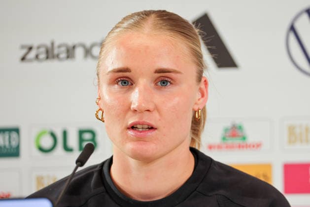 Herzogenaurach, Deutschland, 12. April 2026: Länderspielmaßnahme Vorbereitung auf das Frauen WM-Qualifikationsspiel gegen Österreich - Pressekonferenz in Herzogenaurach Im Bild: Jella Veit (Deutschland) bei der Pressekonferenz in Herzogenaurach Copyright: HMBxMedia MadeleinexFantini