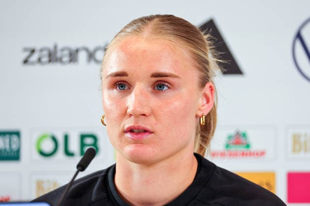 Herzogenaurach, Deutschland, 12. April 2026: Länderspielmaßnahme Vorbereitung auf das Frauen WM-Qualifikationsspiel gegen Österreich - Pressekonferenz in Herzogenaurach Im Bild: Jella Veit (Deutschland) bei der Pressekonferenz in Herzogenaurach Copyright: HMBxMedia MadeleinexFantini