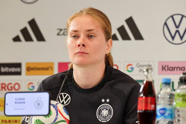 Herzogenaurach, Deutschland, 12. April 2026: Länderspielmaßnahme Vorbereitung auf das Frauen WM-Qualifikationsspiel gegen Österreich - Pressekonferenz in Herzogenaurach Im Bild: Sjoeke Nüsken Nuesken (Deutschland) bei der Pressekonferenz in Herzogenaurach Copyright: HMBxMedia MadeleinexFantini