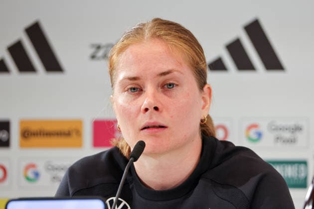 Herzogenaurach, Deutschland, 12. April 2026: Länderspielmaßnahme Vorbereitung auf das Frauen WM-Qualifikationsspiel gegen Österreich - Pressekonferenz in Herzogenaurach Im Bild: Sjoeke Nüsken Nuesken (Deutschland) bei der Pressekonferenz in Herzogenaurach Copyright: HMBxMedia MadeleinexFantini