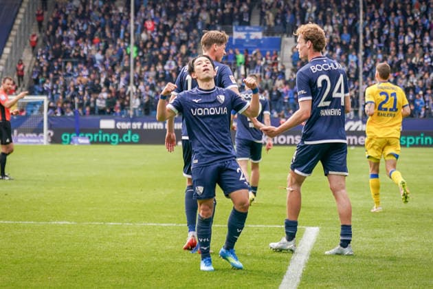 Deutschland: Fussball 2. Bundesliga 2025 - 2026, 29. Spieltag - VfL Bochum vs Eintracht Braunschweig - Vonovia Ruhrstadion: Tor und Torjubel zum 2:0 durch Koji Miyoshi (VfL Bochum, 23) Freude, Emotionen, Jubel