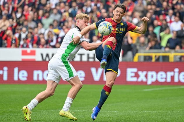 GenoaÕs Vitinha fights for the ball during the Serie A soccer match between Genoa and Sassuolo at the Luigi Ferraris Stadium in Genoa, Italy - Sunday, April 12, 2026. - Soccer .  Copyright: xTanoxPecoraro LaPressex