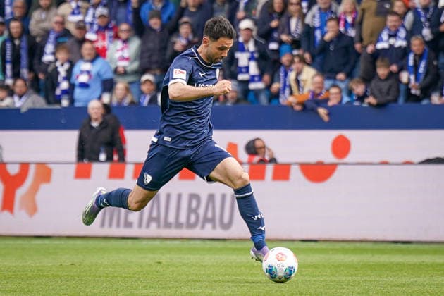 Deutschland: Fussball 2. Bundesliga 2025 - 2026, 29. Spieltag - VfL Bochum vs Eintracht Braunschweig - Vonovia Ruhrstadion: Gerrit Holtmann (VfL Bochum, 17)
