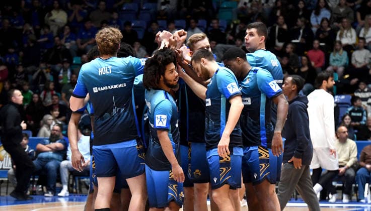 12.04.2026, xokbx, Basketball easyCredit BBL Bundesliga, Frankfurt Skyliners - MLP Academics Heidelberg v.l. Das Team schwoert sich ein (DFL DFB REGULATIONS PROHIBIT ANY USE OF PHOTOGRAPHS as IMAGE SEQUENCES and or QUASI-VIDEO) Frankfurt am Main