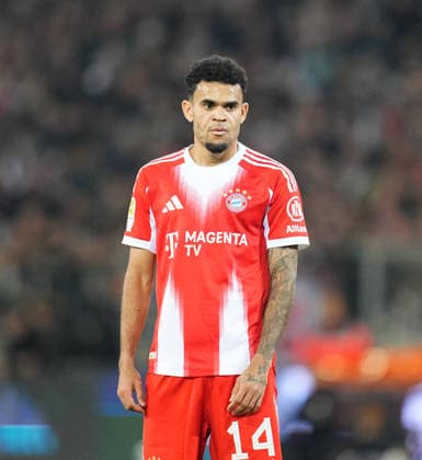 Luis Diaz (Bayern Munich) schaut waehrend des spiels der 1.Bundesliga zwischen St. Pauli gegen Bayern Munich, Millerntor-Stadion, Hamburg, Germany am 11. April 2026. (Foto von Thor Wegner DeFodi Images) +++ Luis Diaz (Bayern Munich) looks on during St. Pauli and Bayern Munich,1.Bundesliga, at Millerntor-Stadion, Hamburg, Germany on April 11, 2026. Thor Wegner DeFodi Images . (Photo by DeFodi Images) - *** Luis Diaz Bayern Munich looks on during the 1 Bundesliga match between St Pauli and Bayern Munich, Millerntor Stadion, Hamburg, Germany on April 11, 2026 Photo by Thor Wegner DeFodi Images Luis Diaz Bayern Munich looks on during St Pauli and Bayern Munich,1 Bundesliga, at Millerntor Stadion, Hamburg, Germany on April 11, 2026 Thor Wegner DeFodi Images Photo by DeFodi Images