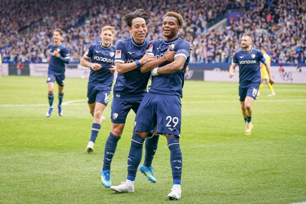 Deutschland: Fussball 2. Bundesliga 2025 - 2026, 29. Spieltag - VfL Bochum vs Eintracht Braunschweig - Vonovia Ruhrstadion: Tor und Torjubel zum 3:0 durch Farid Alfa-Ruprecht (VfL Bochum, 29) Freude, Emotionen, Jubel Koji Miyoshi (VfL Bochum, 23)