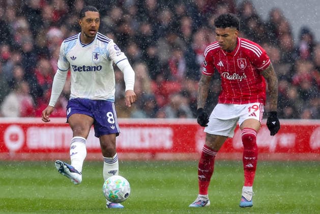 Nottingham Forest v Aston Villa, Premier League Youri Tielemans of Aston Villa plays the ball past Igor Jesus of Nottingham Forest during the Nottingham Forest v Aston Villa Premier League match at the City Ground, West Bridgford, England on 12 April 2026 Credit: Ryan Crockett Every Second Media Editorial use only. All images are copyright Every Second Media Limited. No images may be reproduced without prior permission. All rights reserved. Premier League and Football League images are subject to licensing agreements with Football DataCo Limited. see https: www.football-dataco.com Copyright: xIMAGO EveryxSecondxMediax ESM-1903-0020 RyanxCrockettx xEveryxSecondxMediax