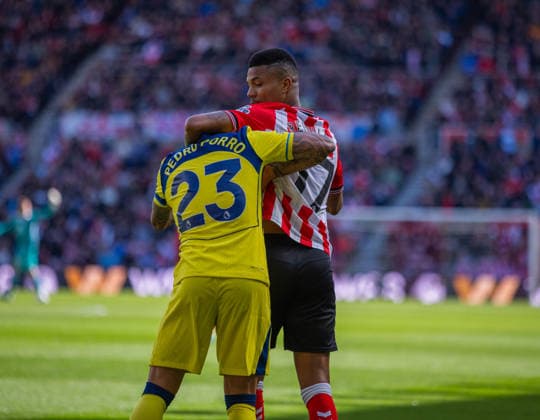Sunderland v Tottenham Hotspur, Premier League, Football, Stadium of Light, Sunderland UK - 12 Apr 2026 Pedro Porro of Tottenham Hotspur Football Club battles with Reinildo Mandava of Sunderland Association Football Club Sunderland Stadium Of Light Tyne and Wear UK, UK NEWSPAPERS OUT Copyright: xAdamxCookx