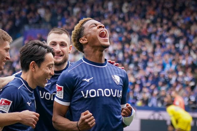 Deutschland: Fussball 2. Bundesliga 2025 - 2026, 29. Spieltag - VfL Bochum vs Eintracht Braunschweig - Vonovia Ruhrstadion: Tor und Torjubel zum 3:0 durch Farid Alfa-Ruprecht (VfL Bochum, 29) Freude, Emotionen, Jubel, Mimik, Gesichtsausdruck, Emotion