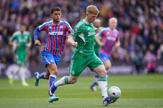 Crystal Palace v Newcastle United, Premier League Lewis Hall of Newcastle United under pressure from Brennan Johnson of Crystal Palace during the Crystal Palace v Newcastle United Premier League match at Selhurst Park, London, England on 12 April 2026 Credit: Dylan Hepworth Every Second Media Editorial use only. All images are copyright Every Second Media Limited. No images may be reproduced without prior permission. All rights reserved. Premier League and Football League images are subject to licensing agreements with Football DataCo Limited. see https: www.football-dataco.com Copyright: xIMAGO EveryxSecondxMediax ESM-1906-0024 DylanxHepworthx xEveryxSecondxMediax