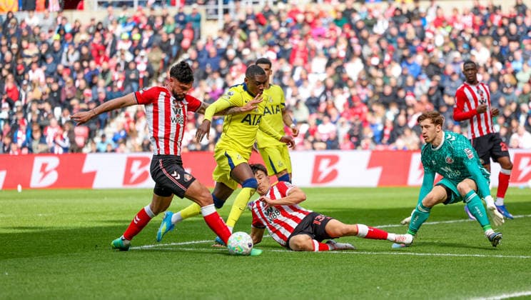 Sunderland v Tottenham Hotspur, Premier League Referee gives a penalty as Tottenham Hotspur forward Randal Kolo Muani (39) goes over but VAR overturns the decision during the Premier League match between Sunderland and Tottenham Hotspur at the Stadium Of Light, Sunderland, UK on 12 April 2026. Editorial use only DataCo restrictions apply See www.football-dataco.com , Copyright: xSimonxDaviesx PSI-24077-0010