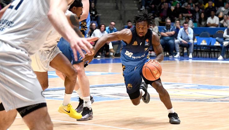 12.04.2026, xokbx, Basketball easyCredit BBL Bundesliga, Frankfurt Skyliners - MLP Academics Heidelberg v.l. Isaiah Swope (Fraport Skyliners Frankfurt), Sprint, Dribbling, Zweikampf (DFL DFB REGULATIONS PROHIBIT ANY USE OF PHOTOGRAPHS as IMAGE SEQUENCES and or QUASI-VIDEO) Frankfurt am Main