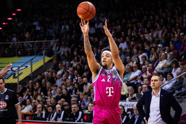 easyCredit Basketball Bundesliga, Telekom Baskets Bonn vs. Basketball Löwen Braunschweig, 12.04.2026 Alijah Comithier (Telekom Baskets Bonn 2) von außen -- easyCredit Basketball Bundesliga, Telekom Baskets Bonn vs. Basketball Löwen Braunschweig, 12.04.2026, Telekom Dome Bonn Copyright: xBEAUTIFULxSPORTS Derixx