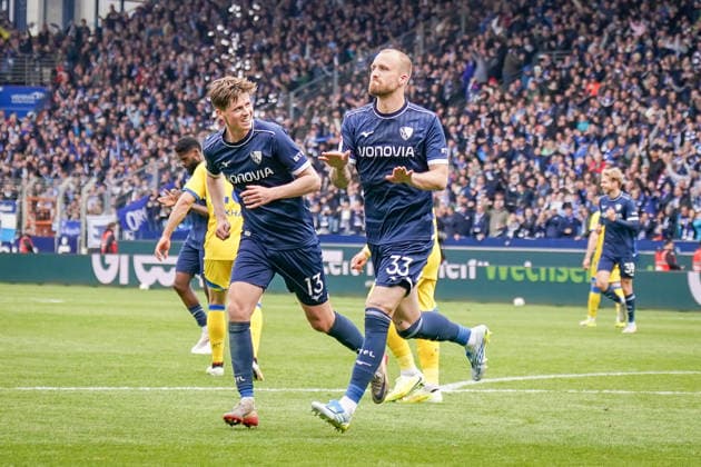 Deutschland: Fussball 2. Bundesliga 2025 - 2026, 29. Spieltag - VfL Bochum vs Eintracht Braunschweig - Vonovia Ruhrstadion: Tor und Torjubel zum 4:1 durch Philipp Hofmann (VfL Bochum, 33) per Foulelfmeter - Freude, Emotionen, Jubel