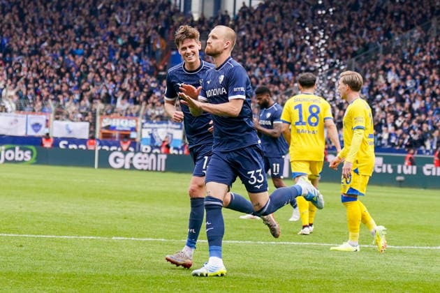 Deutschland: Fussball 2. Bundesliga 2025 - 2026, 29. Spieltag - VfL Bochum vs Eintracht Braunschweig - Vonovia Ruhrstadion: Tor und Torjubel zum 4:1 durch Philipp Hofmann (VfL Bochum, 33) per Foulelfmeter - Freude, Emotionen, Jubel